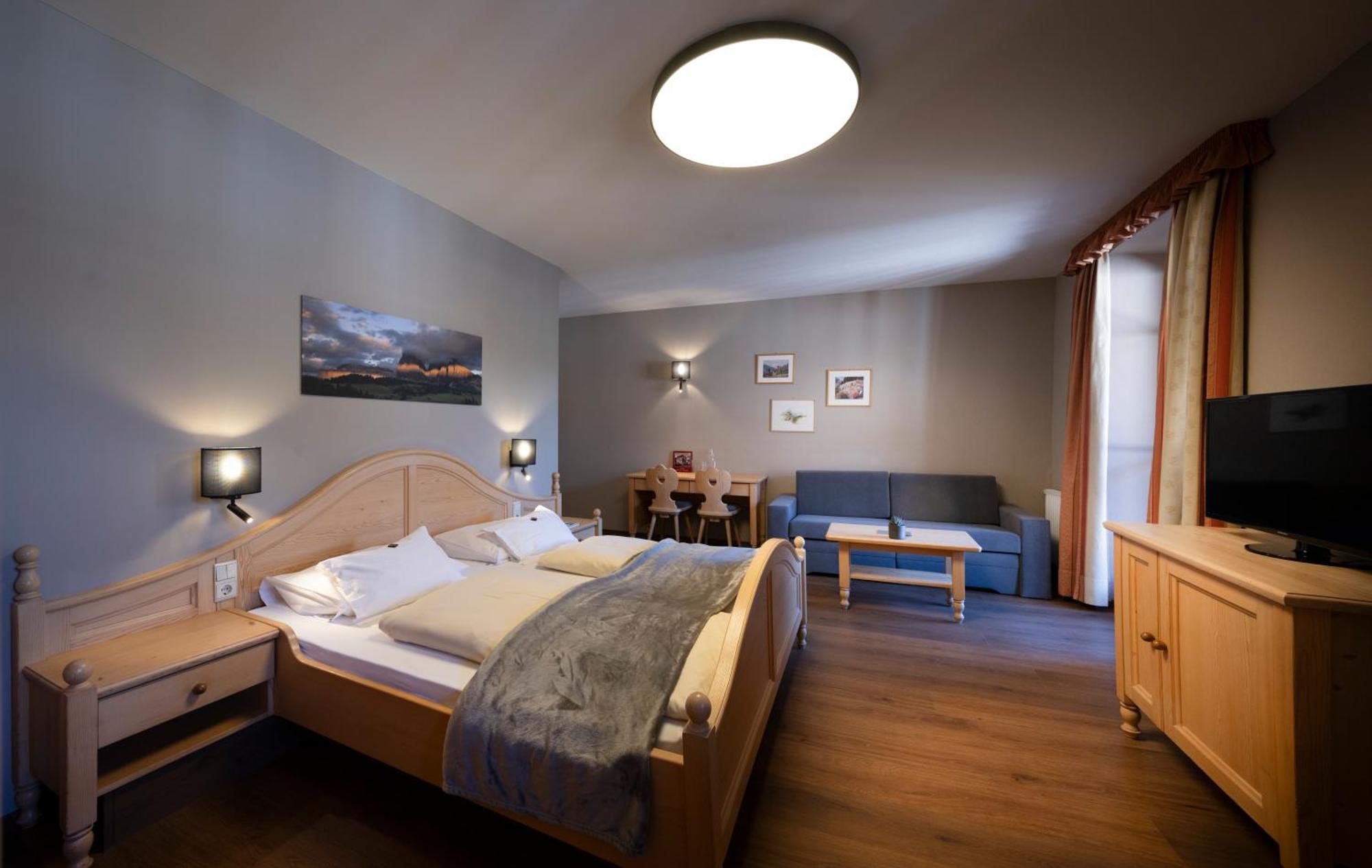 Hotel Zum Turm Castelrotto Exteriör bild